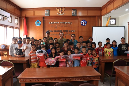 Penyerahan Bantuan Siswa Miskin/Berprestasi 